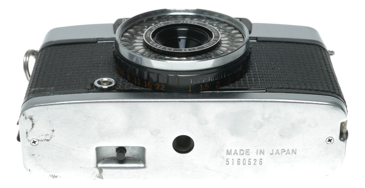 Olympus PEN EE-3 Vintage Half-Frame Film Camera with D.Zuiko 28mm f/2.8 Lens - View 6