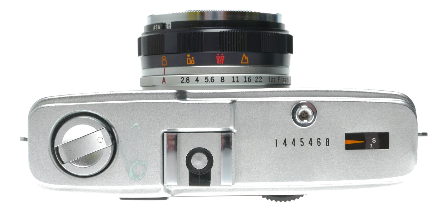 Olympus Trip 35 Vintage Film Camera with 40mm f/2.8 Zuiko Lens, Made in Japan - View 3