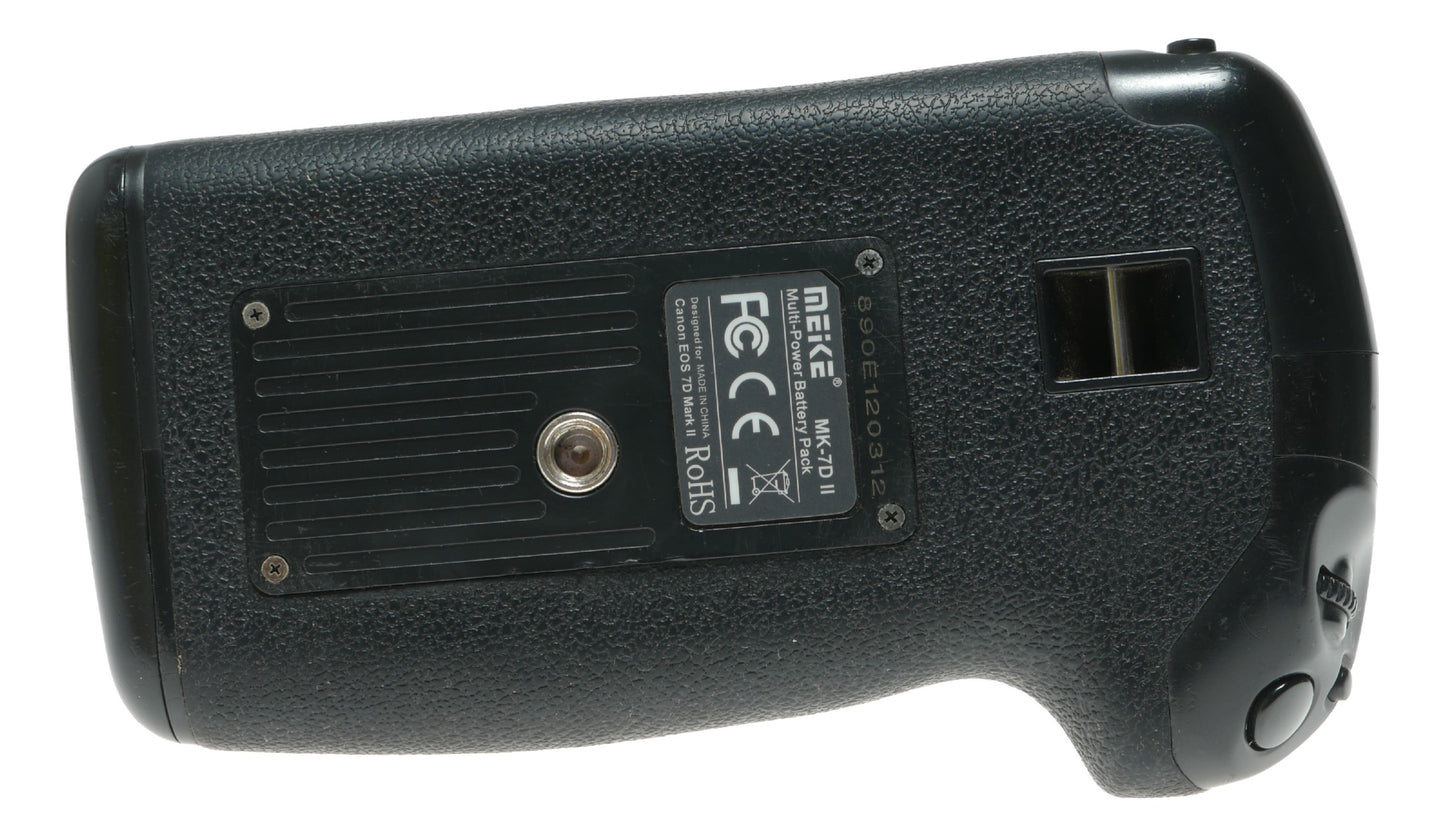 Meike MK-7D II Multi-Power Battery Grip for Canon EOS 7D Mark II DSLR Camera - View 9