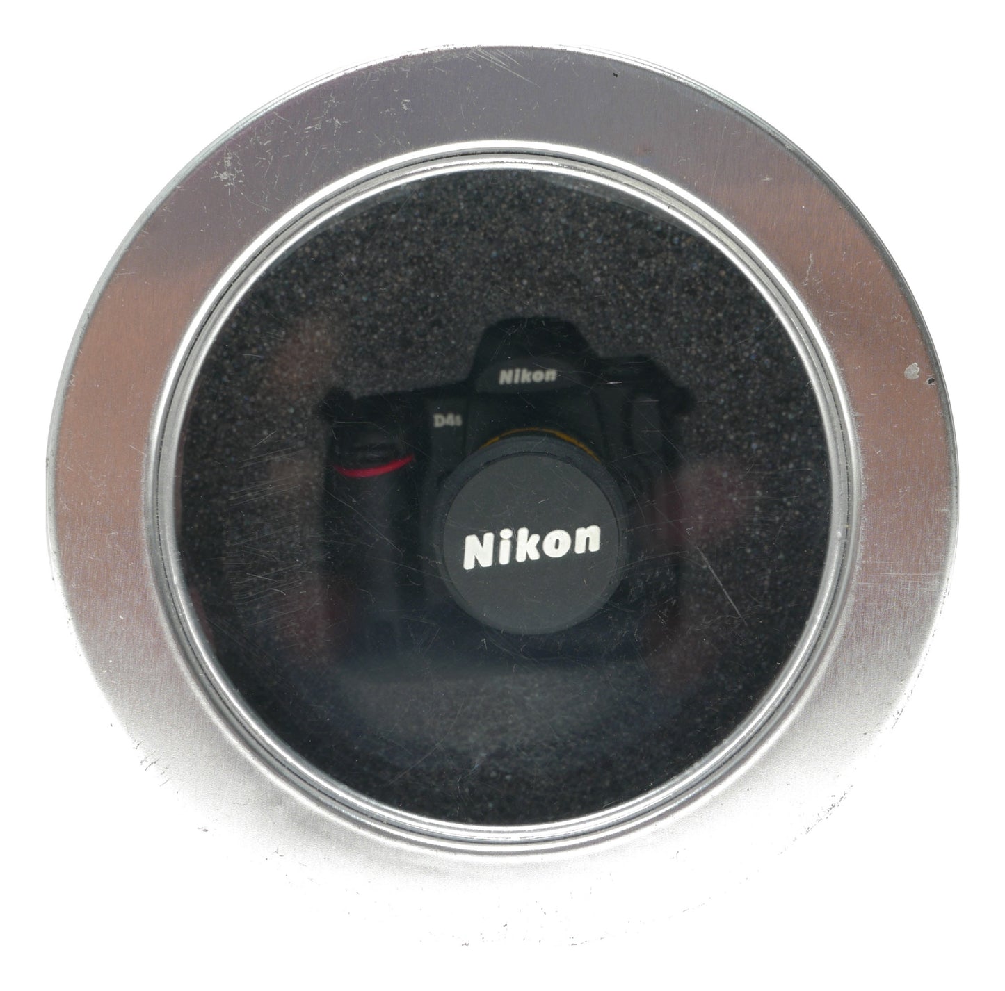 Nikon D4 Professional DSLR Camera with AF-S NIKKOR 24-70mm f/2.8G ED Lens