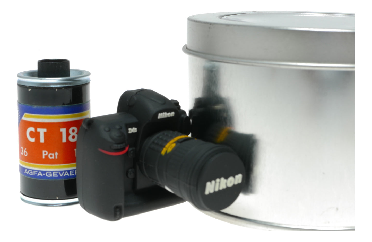 Nikon D4 Professional DSLR Camera with AF-S NIKKOR 24-70mm f/2.8G ED Lens - View 4