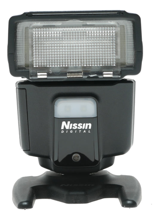 Nissin i40 Compact Flash for Fujifilm Cameras with TTL and Zoom 24-105mm - View 2