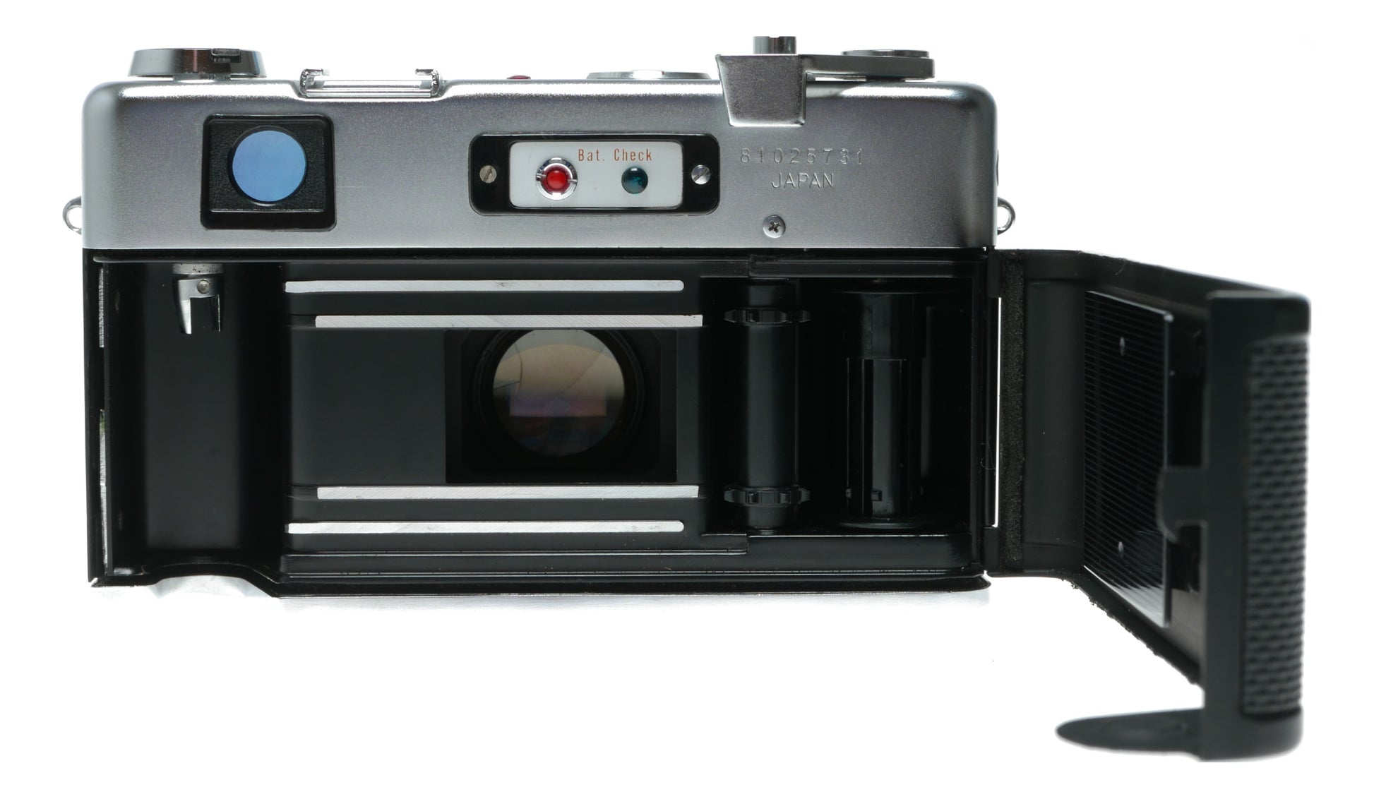 Yashica Electro 35 GSN Vintage Rangefinder Camera with Yashinon-DX 45mm f/1.7 Lens - View 11