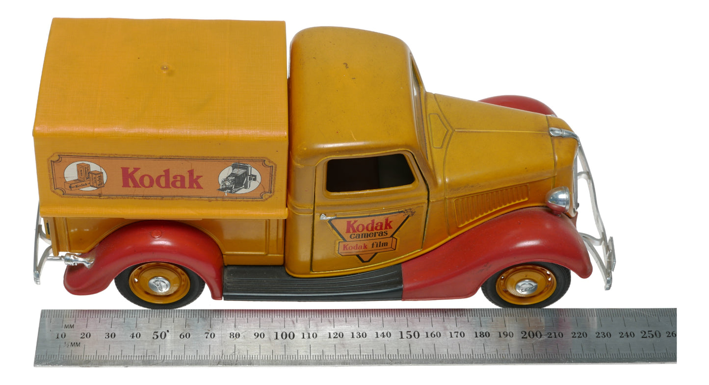 Kodak CB6977 Vintage Film Camera with Multiple Exposure Settings - View 2
