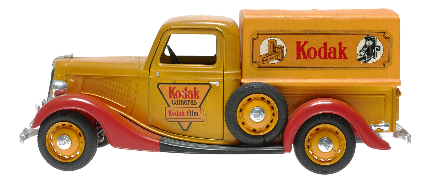 Kodak CB6977 Vintage Film Camera with Multiple Exposure Settings - View 5