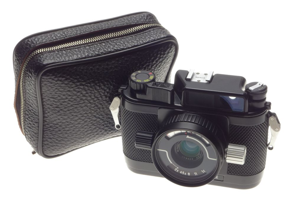Nikonos iii underwater film camera nikon nikkor 35mm 1:2.5 lens original pouch