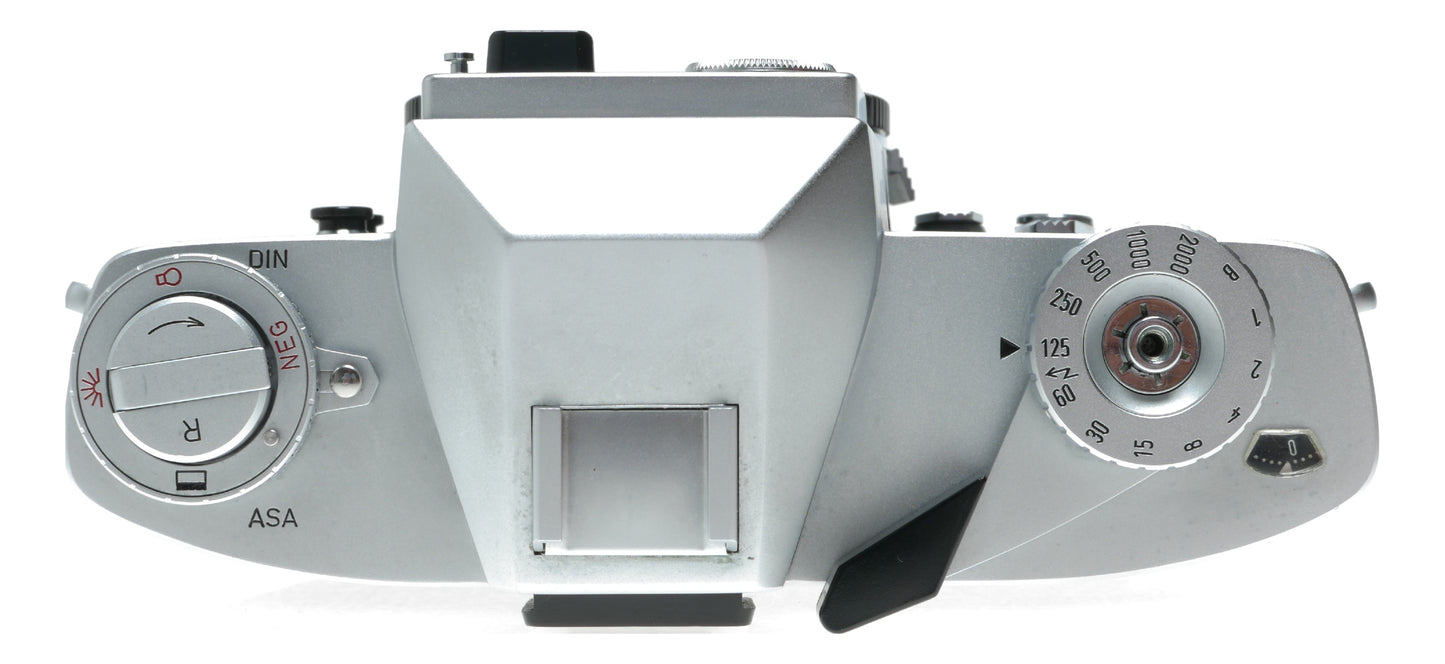 1st Version Leicaflex SLR chrome camera body kit with a box case manual
