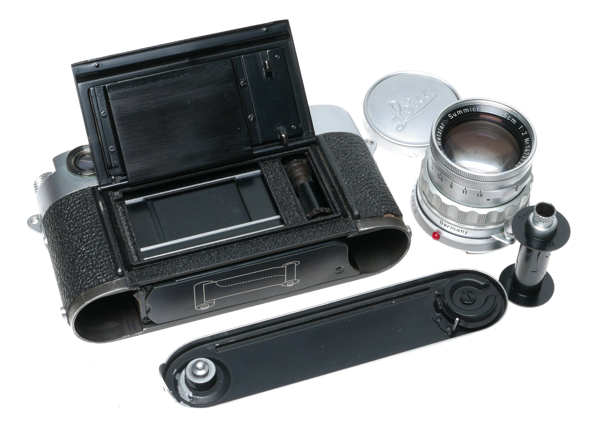 Leica M3 film camera with Summicron 2/50 prime lens Original L seal