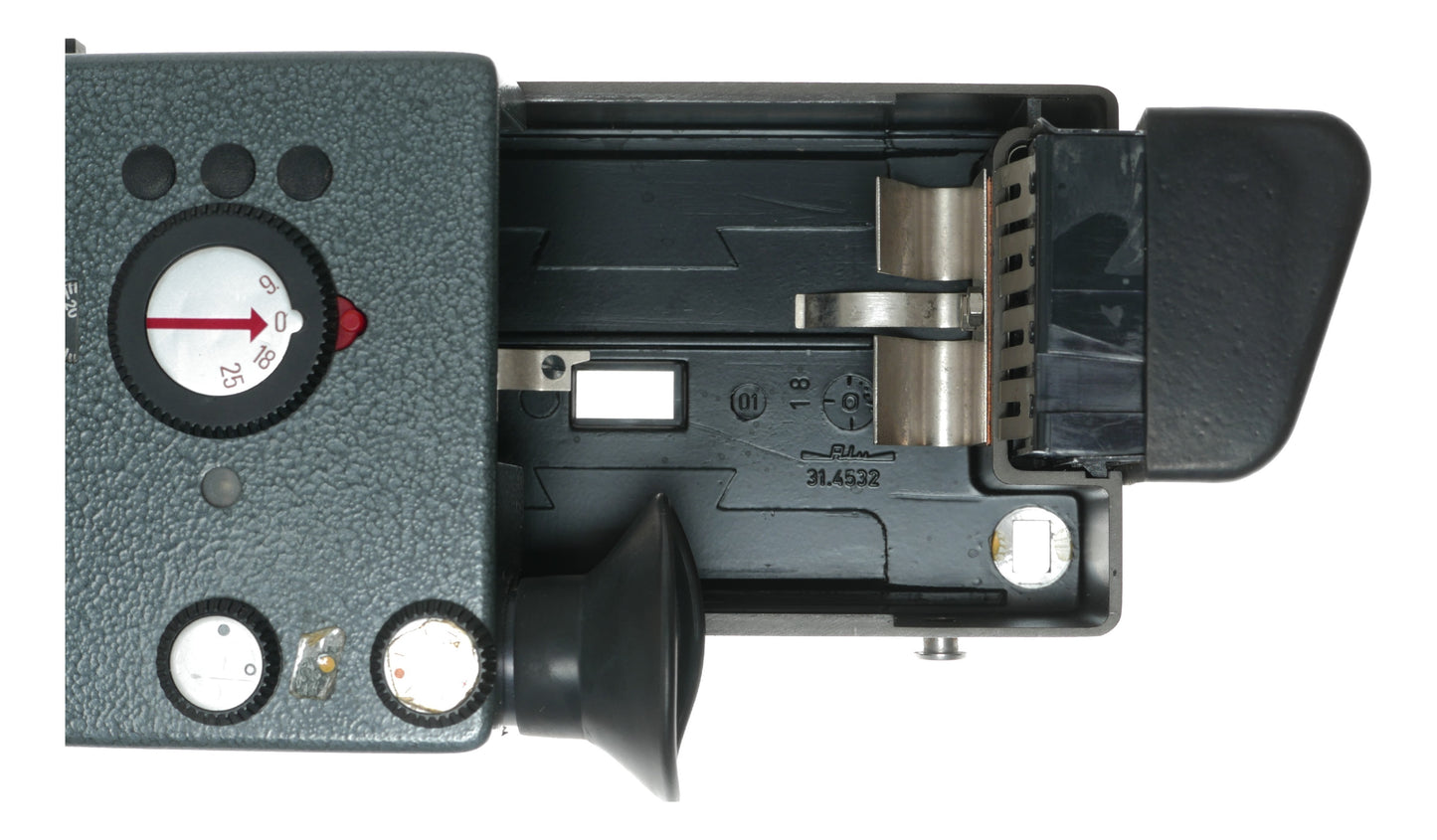 Leicina Super RT1 Vintage 16mm Film Camera with 1:1.9/8-64 Lens by Leitz Wetzlar - View 8