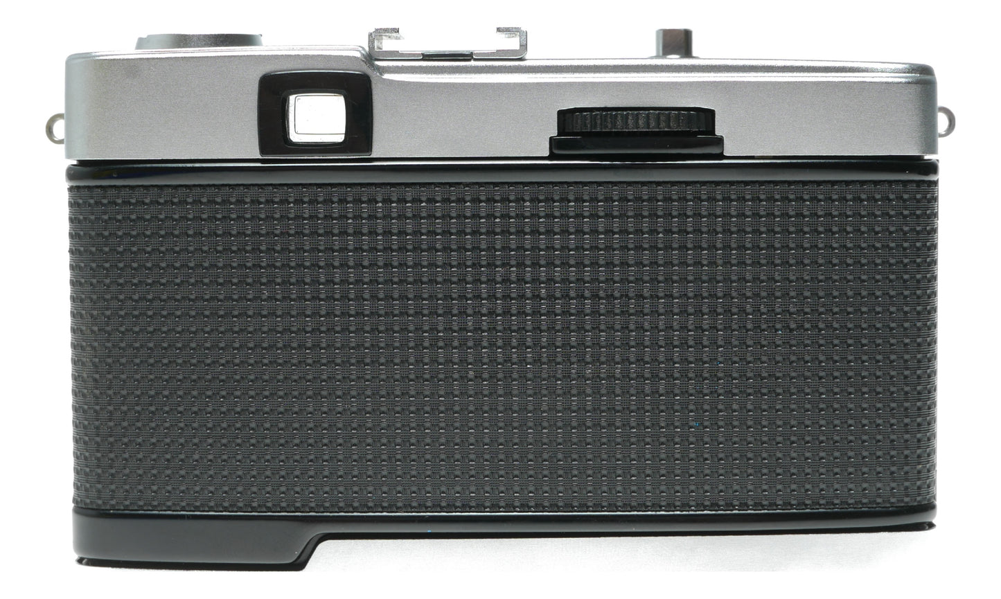 Olympus Trip 35 Vintage Film Camera with 40mm f/2.8 Zuiko Lens, Made in Japan - View 4
