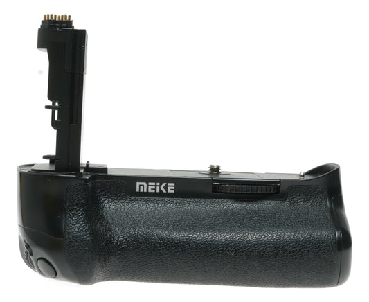 Meike MK-7D II Multi-Power Battery Grip for Canon EOS 7D Mark II DSLR Camera - View 4