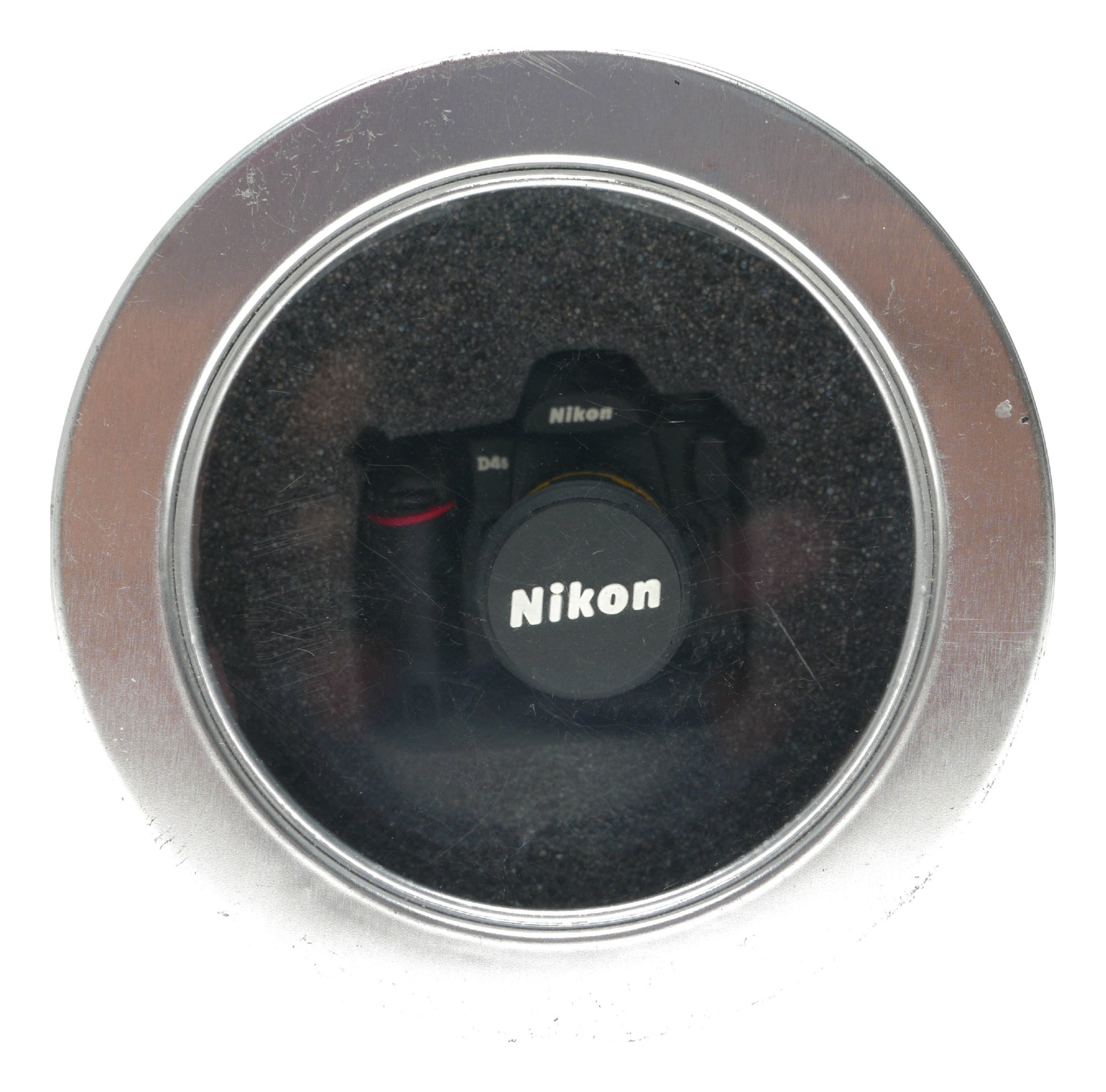 Nikon D4 Professional DSLR Camera with AF-S NIKKOR 24-70mm f/2.8G ED Lens