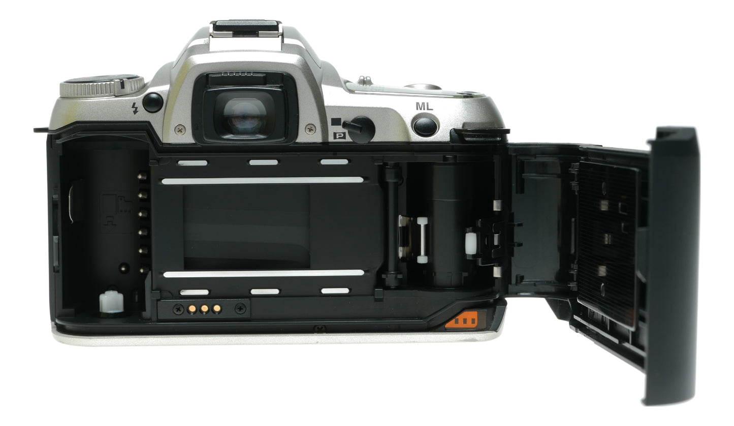 Pentax MZ-7 Vintage SLR Film Camera with Pentax FA 28-80mm f/3.5-5.6 Lens - View 8
