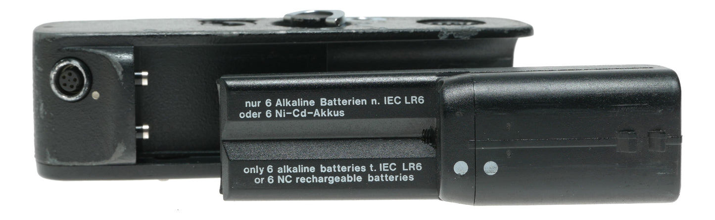 Leica P4 Motor Winder for Film Cameras - Compatible with 6 Alkaline or Ni-Cd Batteries - View 6