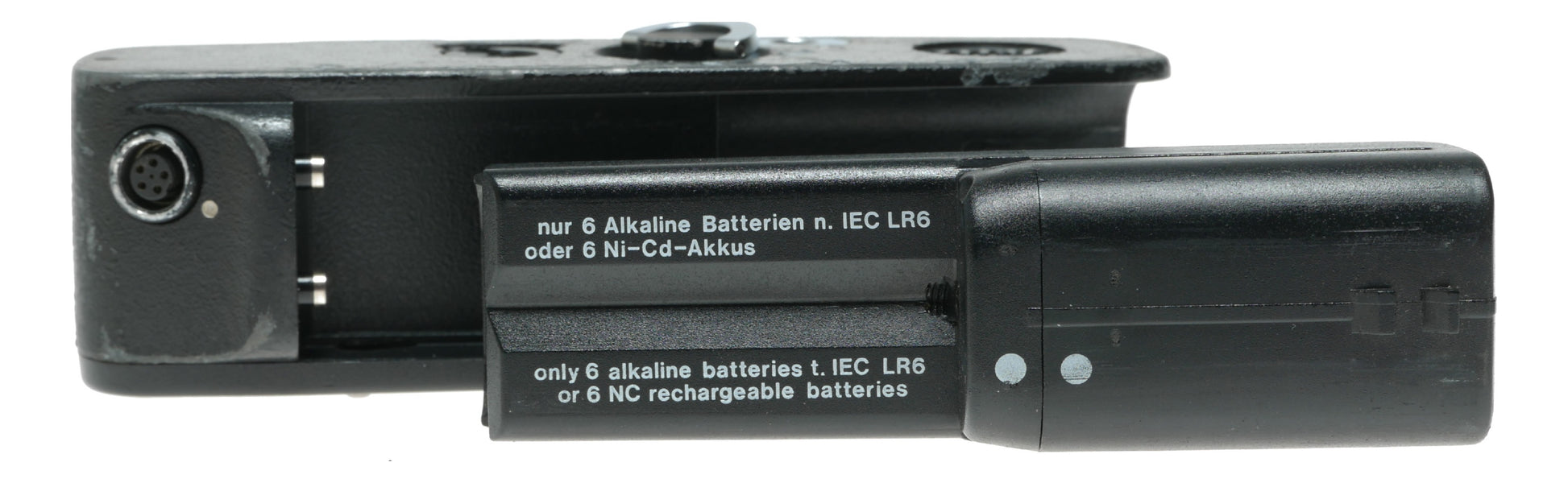 Leica P4 Motor Winder for Film Cameras - Compatible with 6 Alkaline or Ni-Cd Batteries - View 6