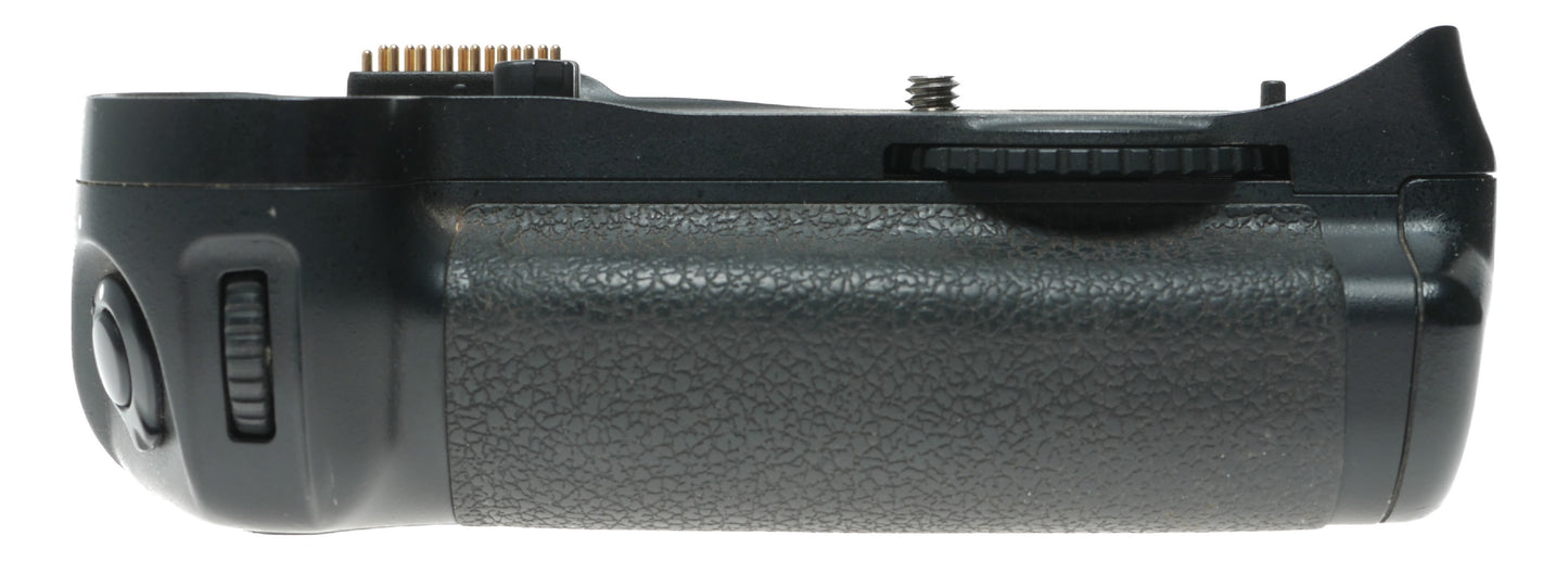 Nikon MB-D10 Multi-Power Battery Pack for DSLR Cameras - View 4
