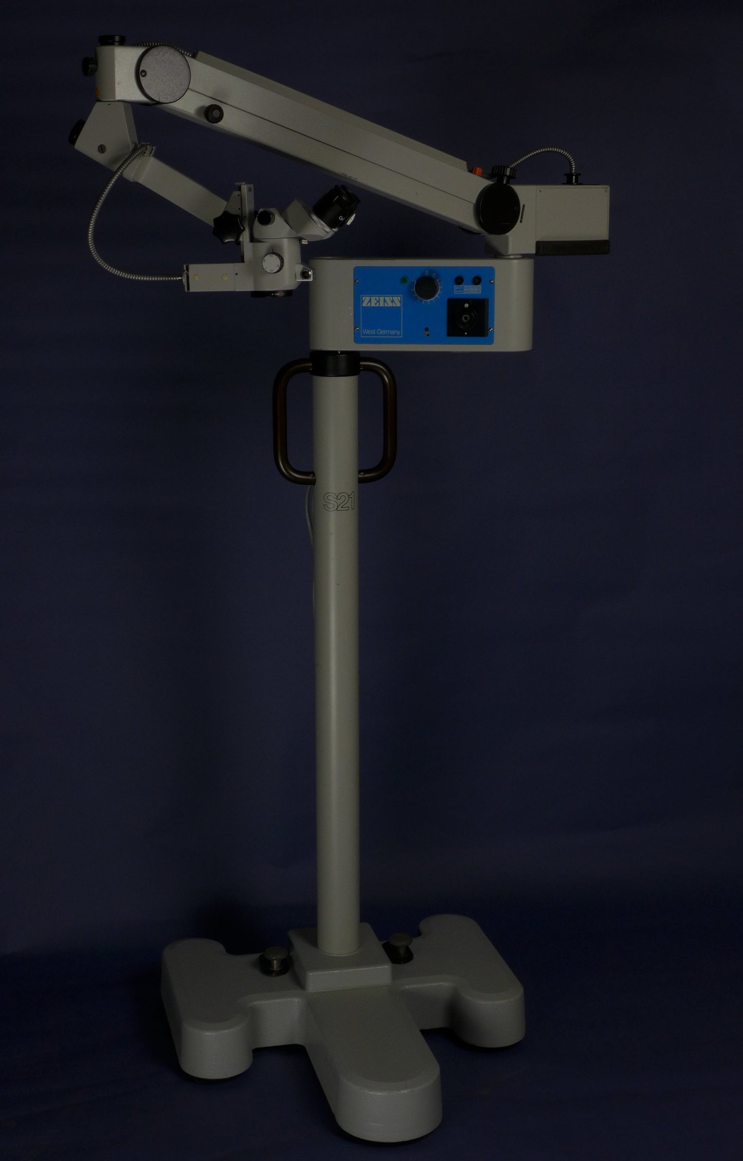 ZEISS OPMI 11 FC Spot SURGICAL MICROSCOPE on S21 FLOOR STAND