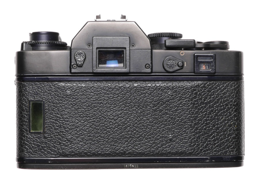 SLR Leica R3 Electronic Leitz Film camera body 35mm black with strap