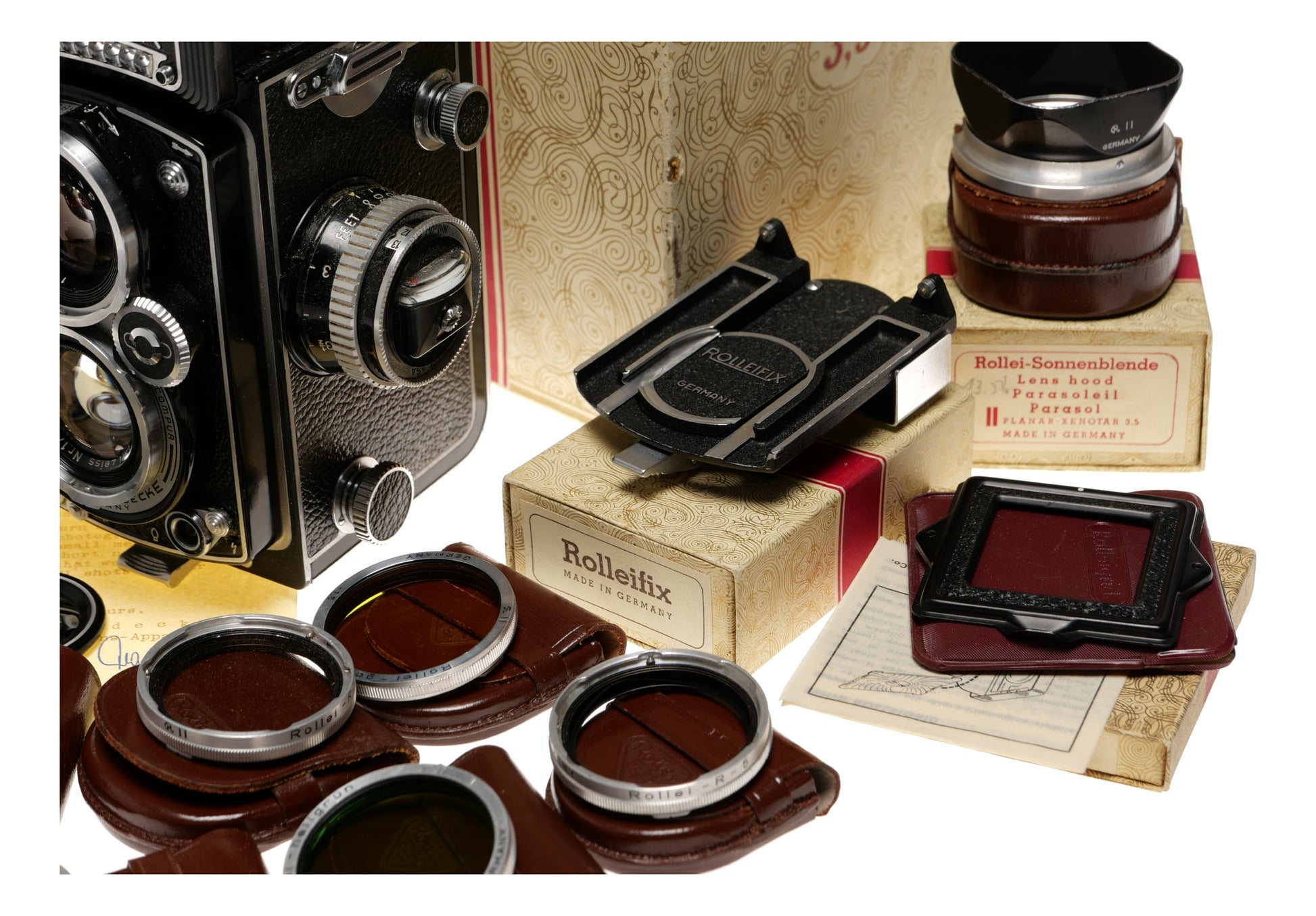 Rolleiflex 3.5 TLR Medium Format Film Camera with Accessories - View 4