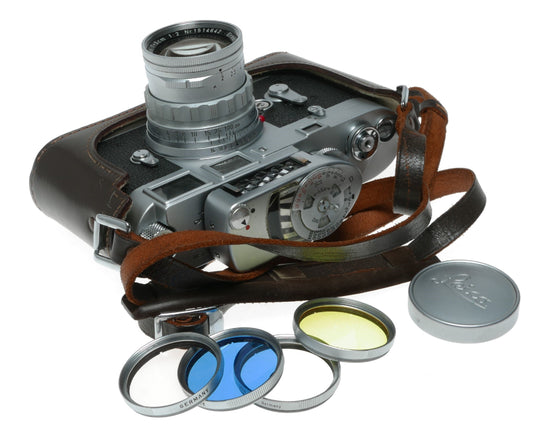 Leica M3 35mm RF film camera Summicron f=5cm 1:2 lens Meter MC filters half case
